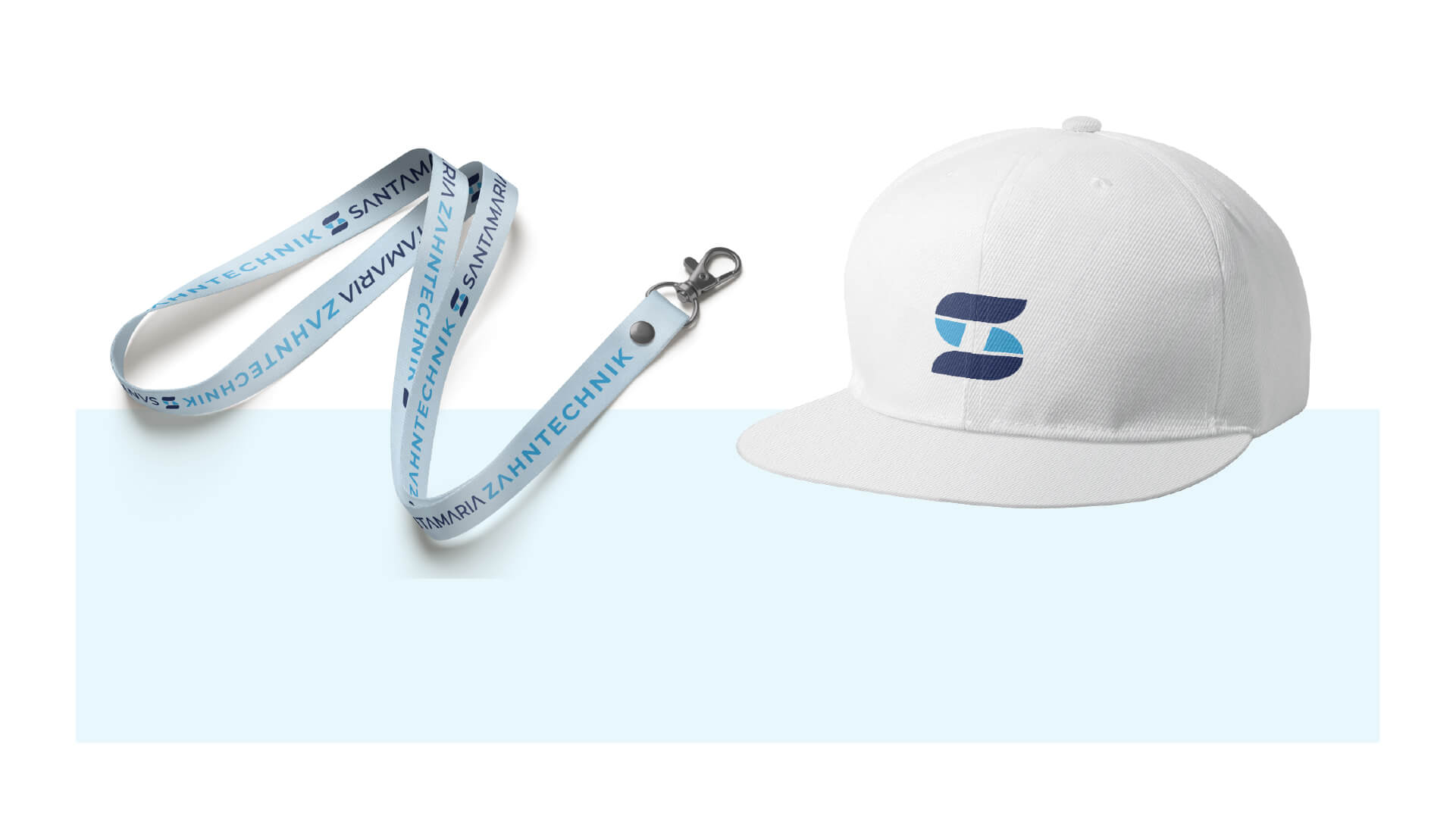 Logo von Santamaria Zahntechnik auf einem Lanyard und einer Cap