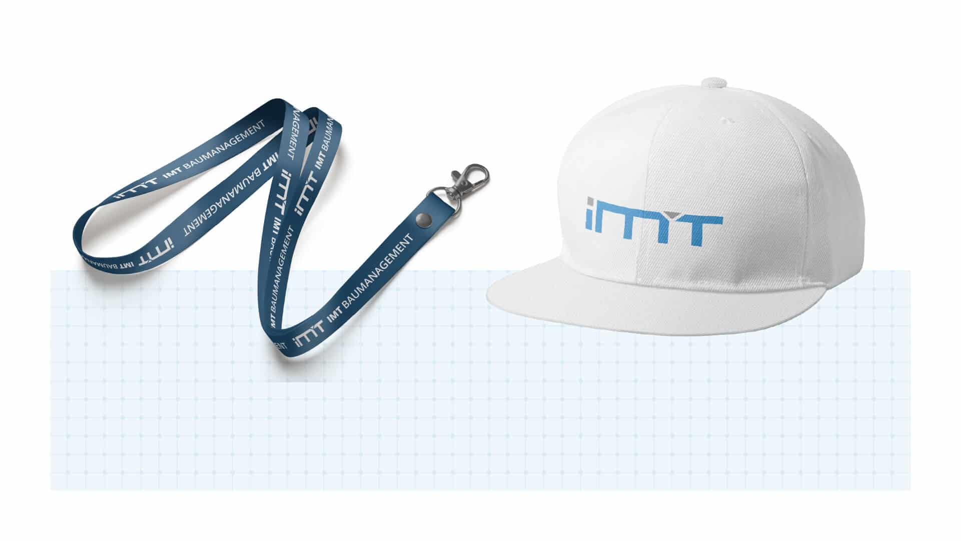 Logo von IMT Baumanagement – Ingenieurbüro Michael Thelen auf einem Lanyard und einer Cap